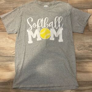 Gildan Softball Mom Short Sleeve T Shirt Size Adult Medium Softball Decal